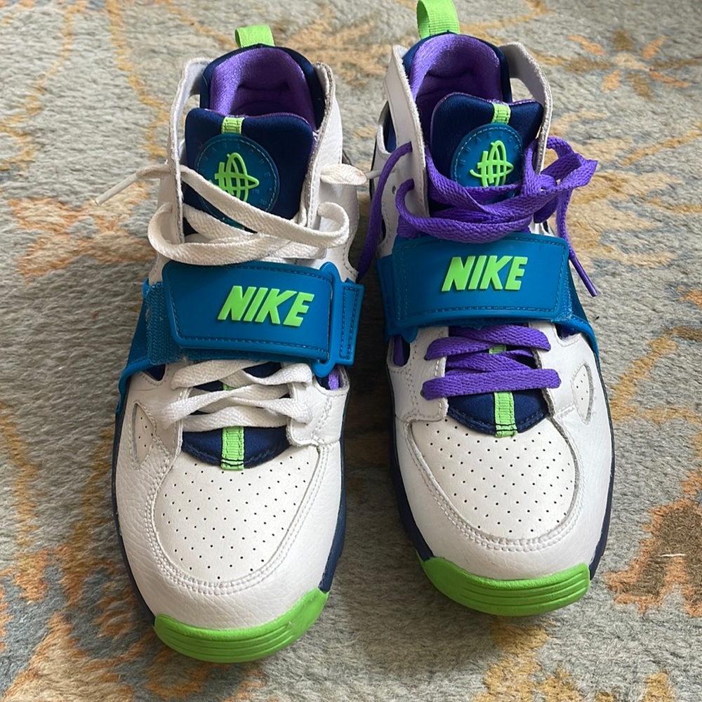 Nike basketball sneakers size 7